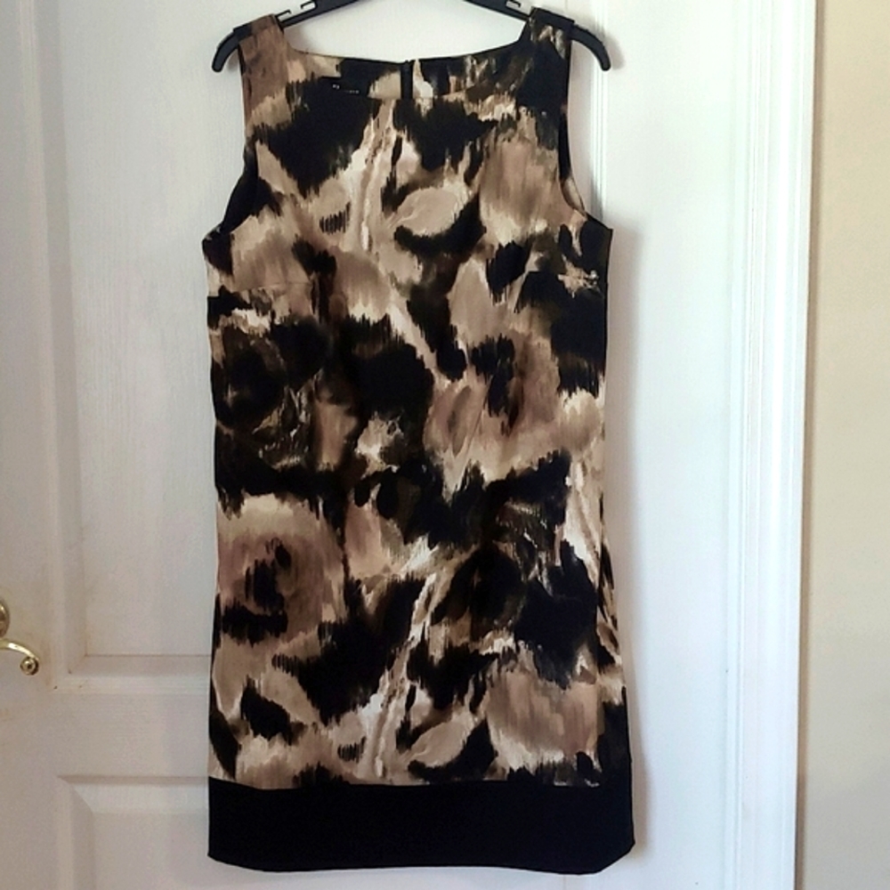 AB Studio Sleeveless Shift Dress. Black& Taupe Neutral print. Size 16